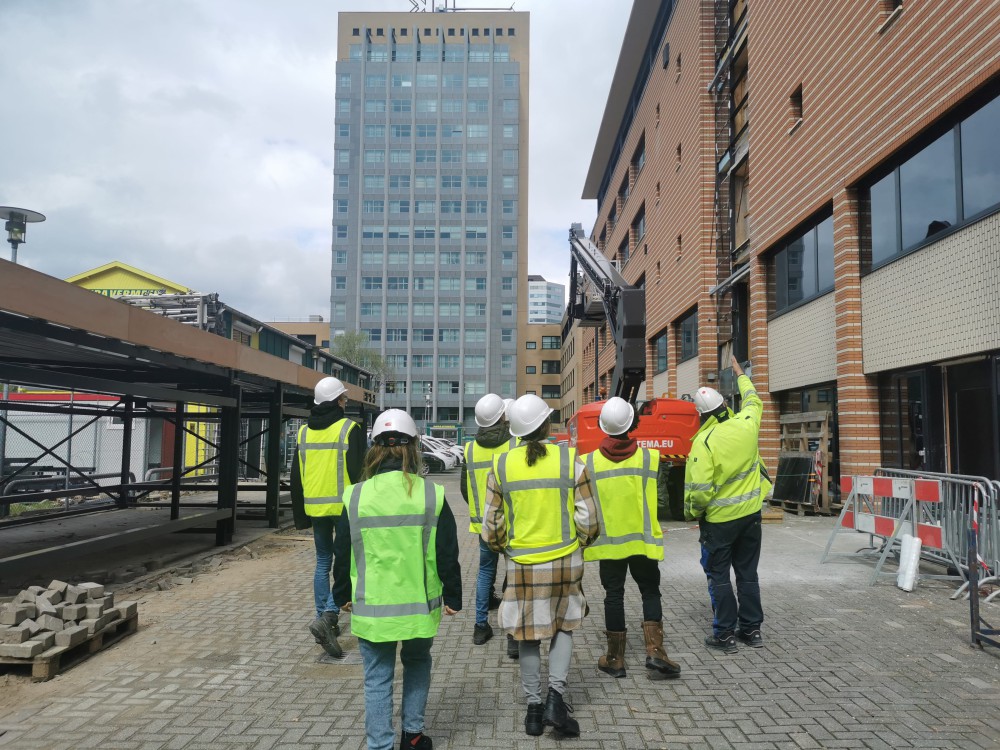 GevelAdvies deelt kennis met toekomstige bouwkundigen tijdens bezoek aan Herman Gortercomplex GevelAdvies deelt kennis met toekomstige bouwkundigen tijdens bezoek aan Herman Gortercomplex