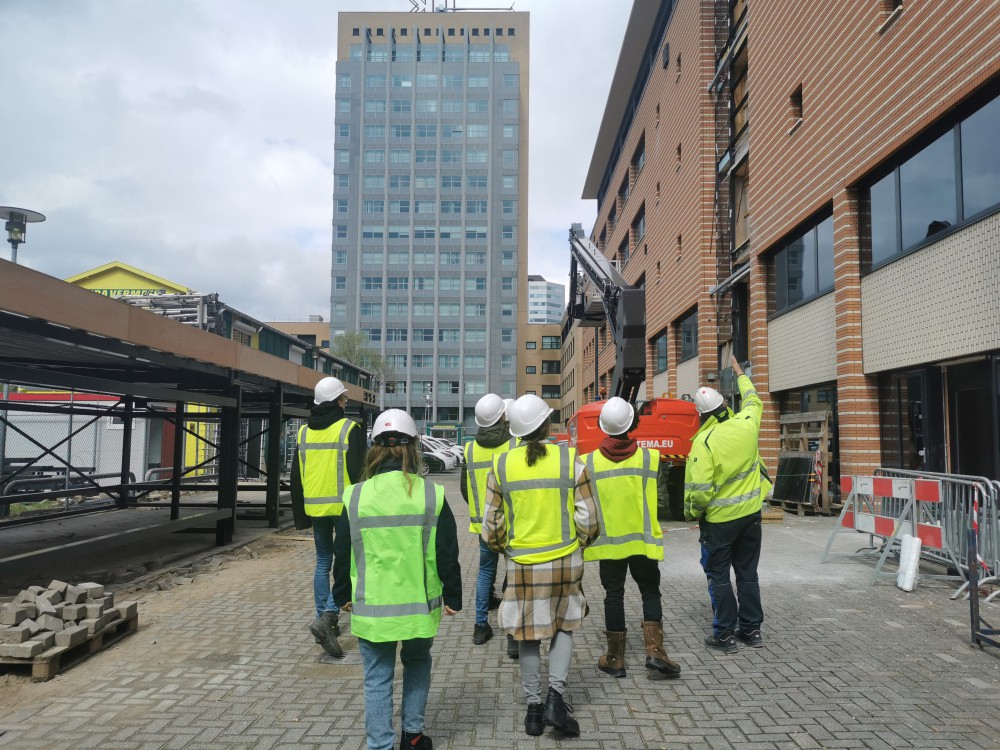 GevelAdvies deelt kennis met toekomstige bouwkundigen tijdens bezoek aan Herman Gortercomplex