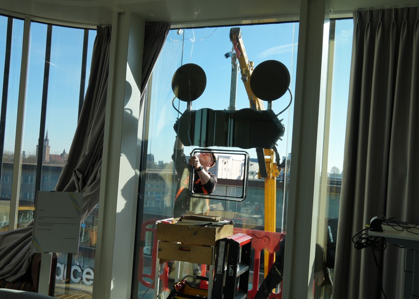Proefherstel beglazing | Een jaar lang testen voor een toekomstbestendige geveloplossing Proefherstel beglazing | Een jaar lang testen voor een toekomstbestendige geveloplossing