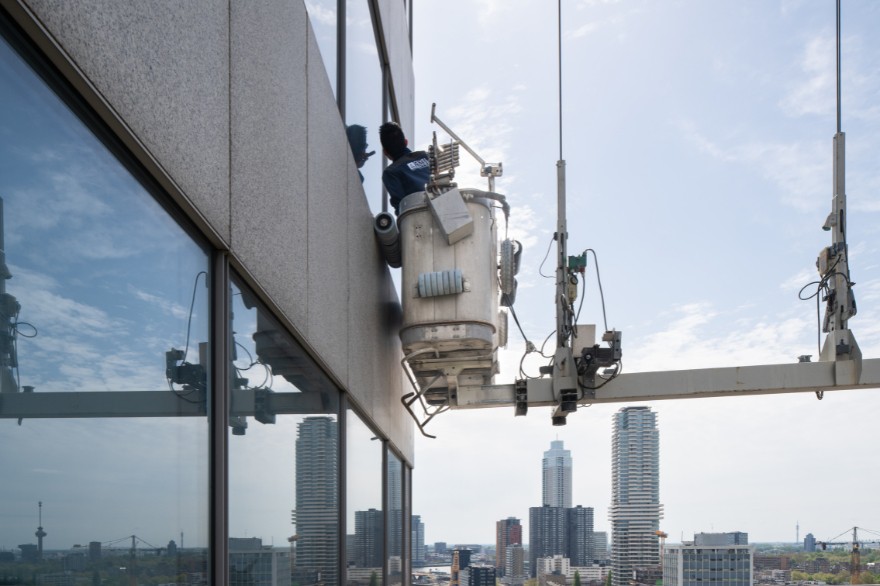 Grondig gevelonderzoek in Rotterdam: innovatieve oplossingen voor lekkageproblemen in een iconische kantoortoren