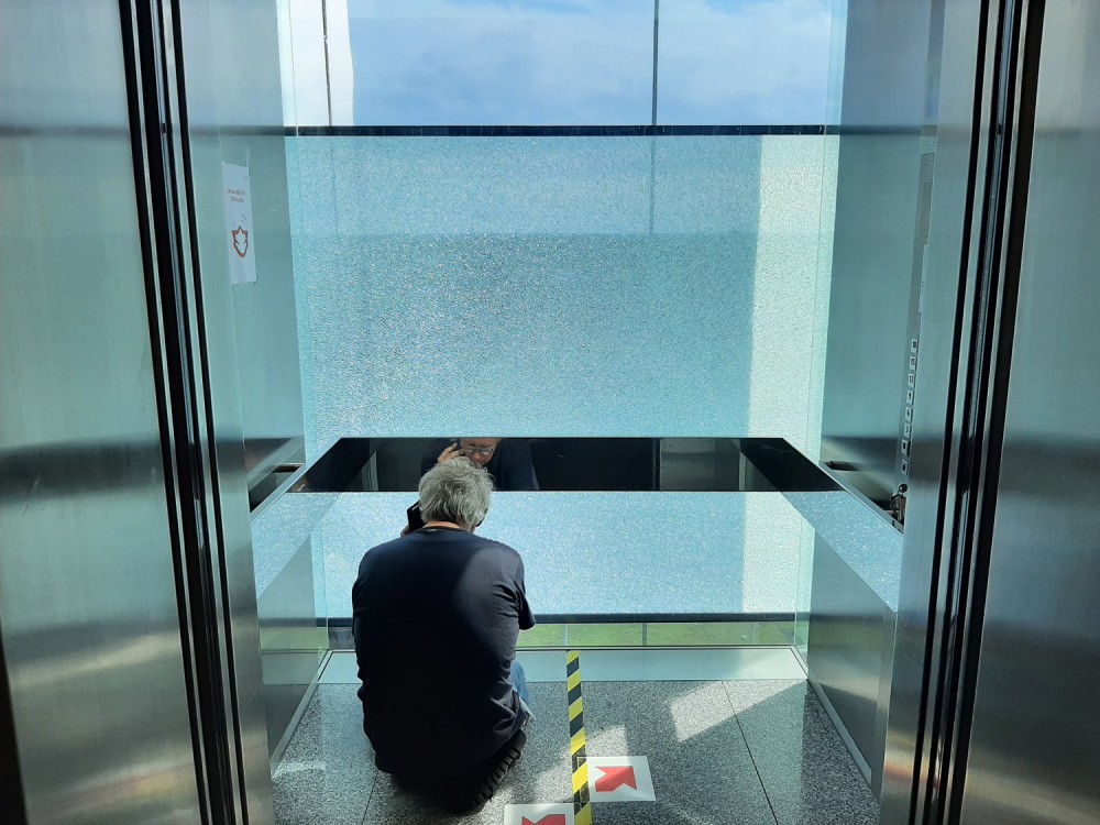 GevelAdvies bedenkt plan om gehard glas veilig uit de gevel van Provinciehuis Utrecht te verwijderen GevelAdvies bedenkt plan om gehard glas veilig uit de gevel van Provinciehuis Utrecht te verwijderen