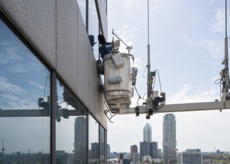 Grondig gevelonderzoek in Rotterdam: innovatieve oplossingen voor lekkageproblemen in een iconische kantoortoren